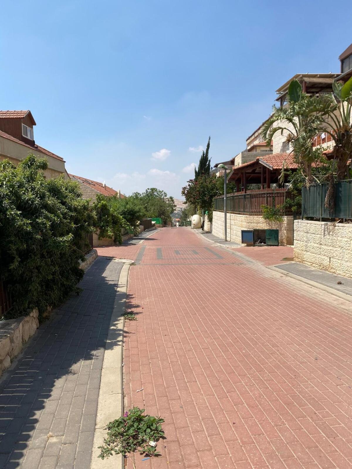 Appartement דירת גן מרווחת במיקום מעולה עם נטפליקס חינמי à Ma'ale Adumim Extérieur photo